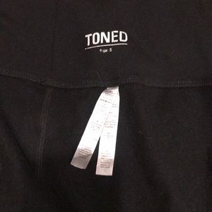 Size small TONED black leggings in GUC